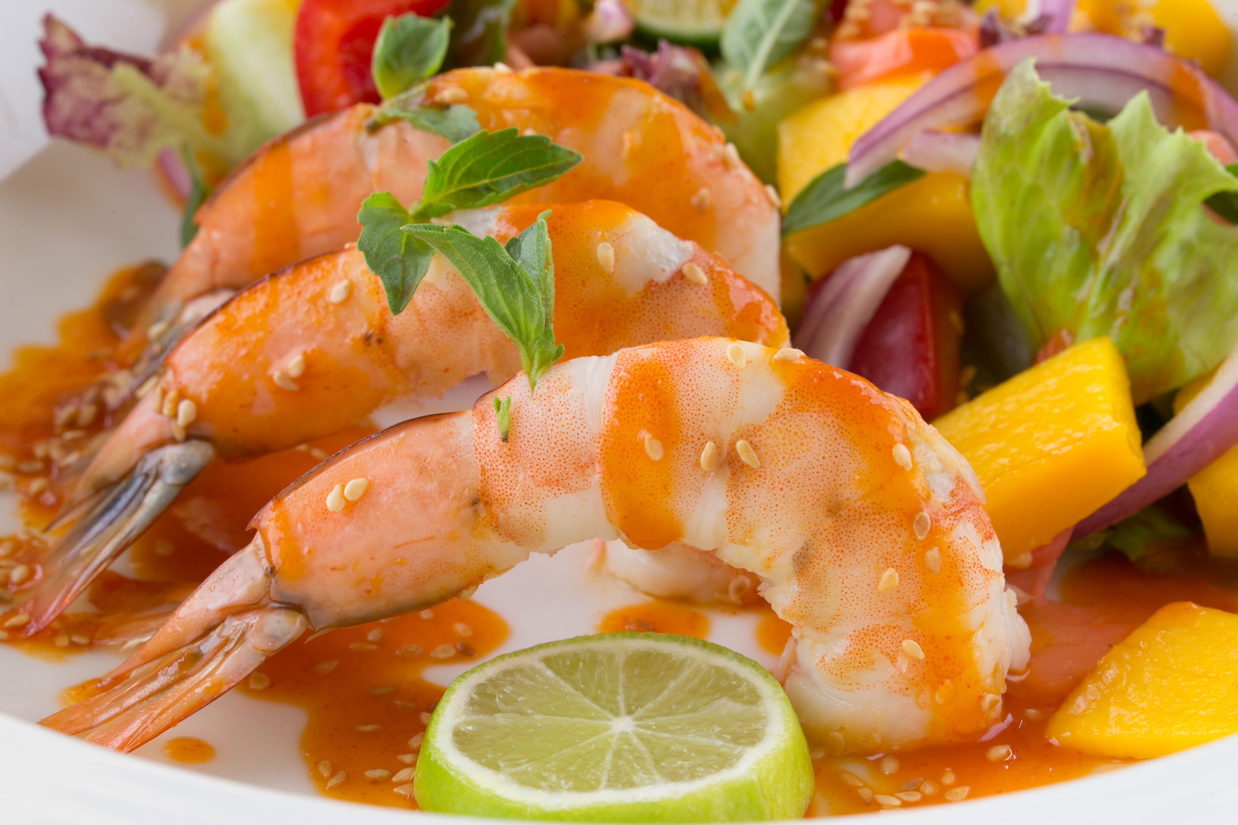 Le Passage Cairo Hotel & Casino Exterior foto Shrimp salad with mango