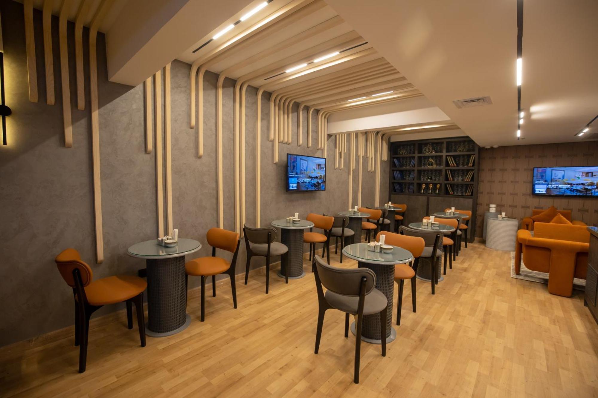 Le Passage Cairo Hotel & Casino Exterior foto The lounge at the airport