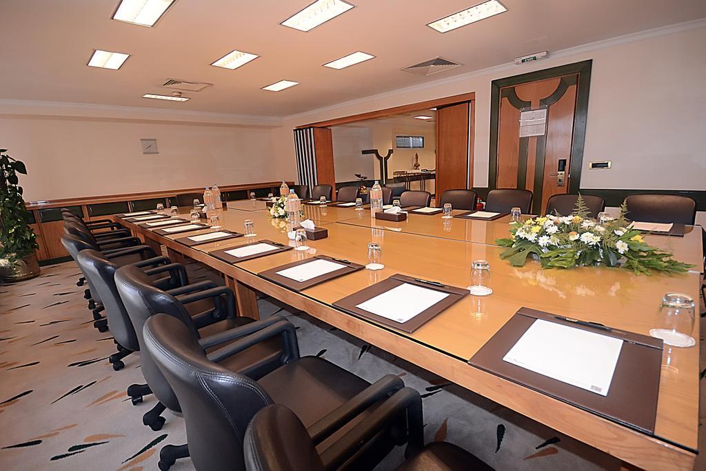 Le Passage Cairo Hotel & Casino Exterior foto The boardroom of the Prime Minister